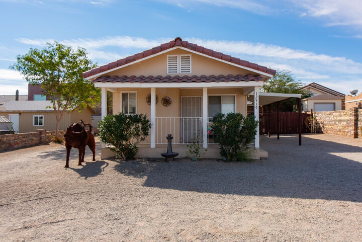 Property Photo: 12519 E 46th Street AZ 85367