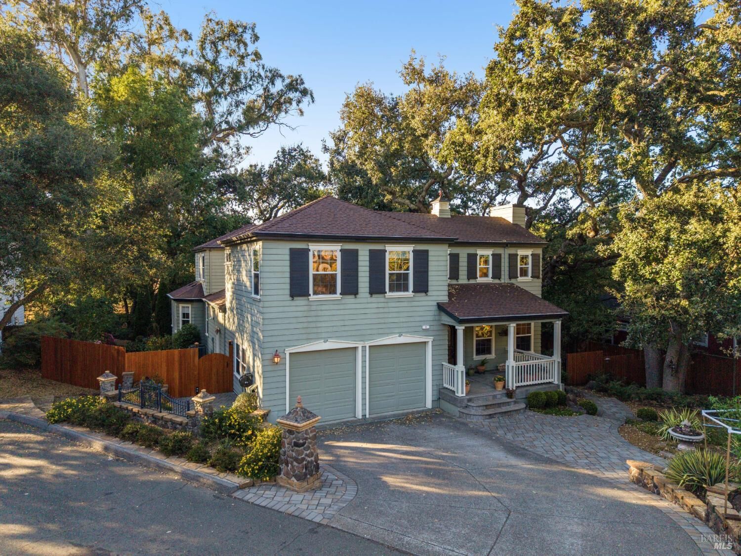 Property Photo:  2 Fullerton Lane  CA 94952 