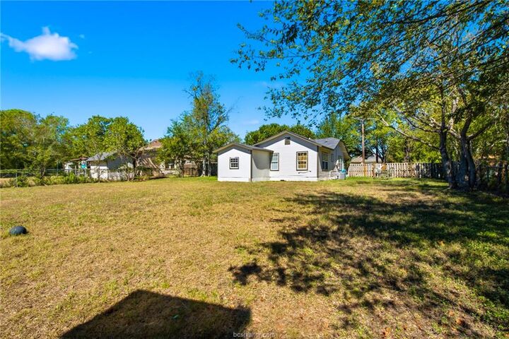 Property Photo: 1527 Boone Street TX 77803
