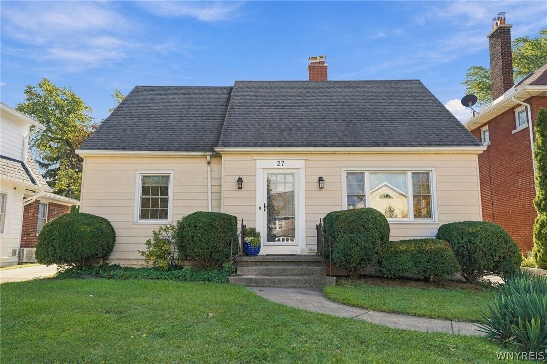 Property Photo:  27 Pelham Drive  NY 14214 