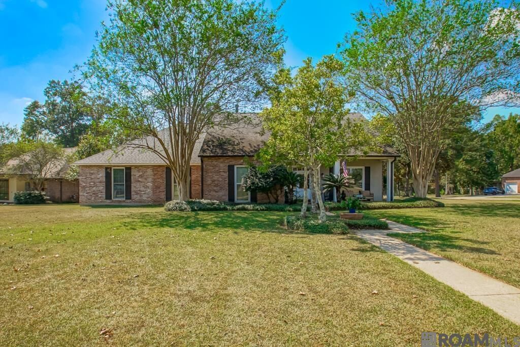 Property Photo:  11212 Suncrest Ct  LA 70818 