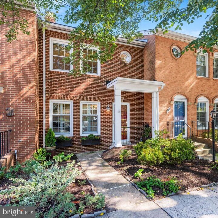 Property Photo:  506 S Columbus Street  VA 22314 