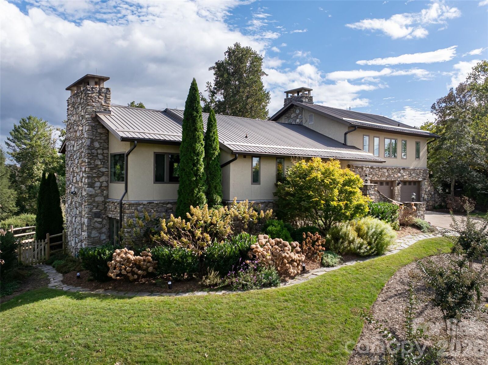 Property Photo: 79 Horizon Hill Road NC 28804