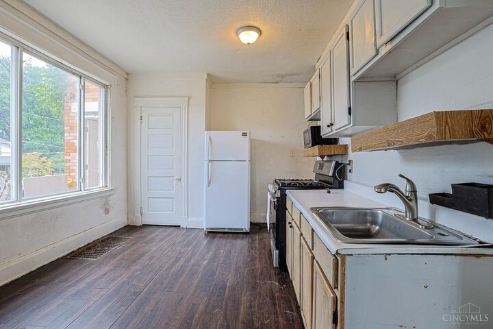 Property Photo: 2200 Lawn Avenue OH 45212