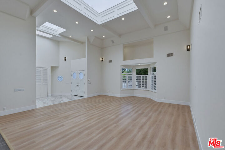 Property Photo: 14713 Valleyheart Dr CA 91403