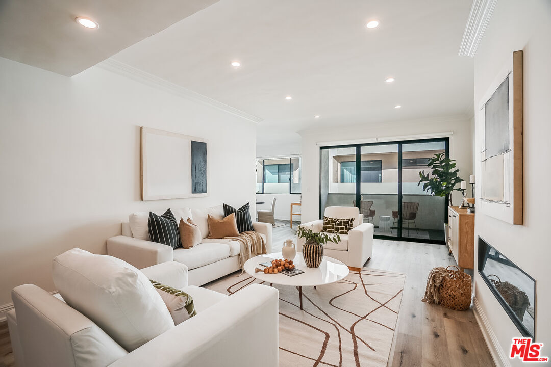 Property Photo:  430 N Maple Dr, Unit 203  CA 90210 