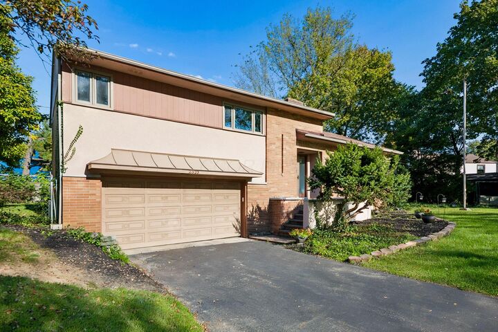 Property Photo: 2310 Northwest Boulevard OH 43221