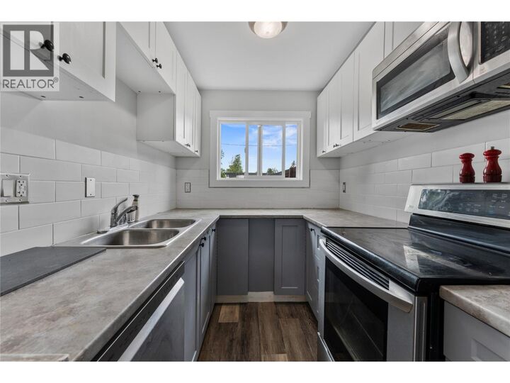 Property Photo:  3135 Walnut Street 5  BC V1W 3T6 