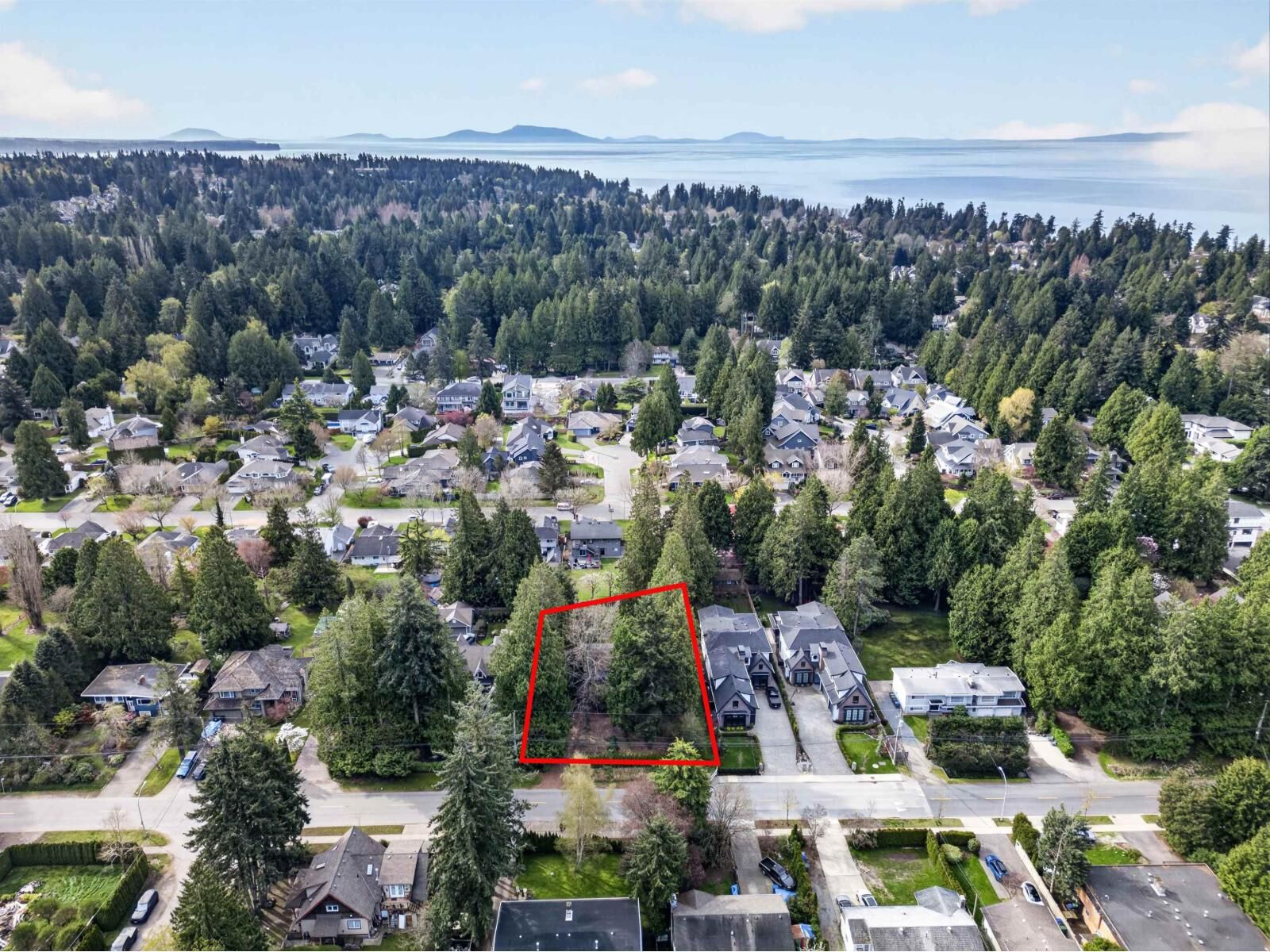 Property Photo:  12564 25 Avenue  BC V4A 2K3 