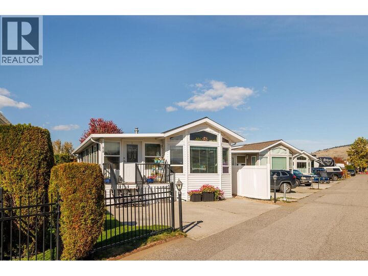 Property Photo: 415 Commonwealth Road 313 BC V4V 1P4