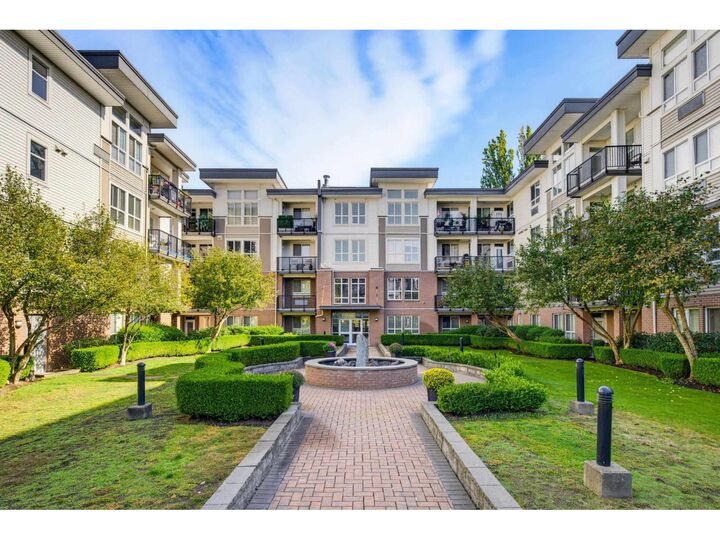 Photo de la propriété:  5430 201 Street 202  BC V3A 0A2 