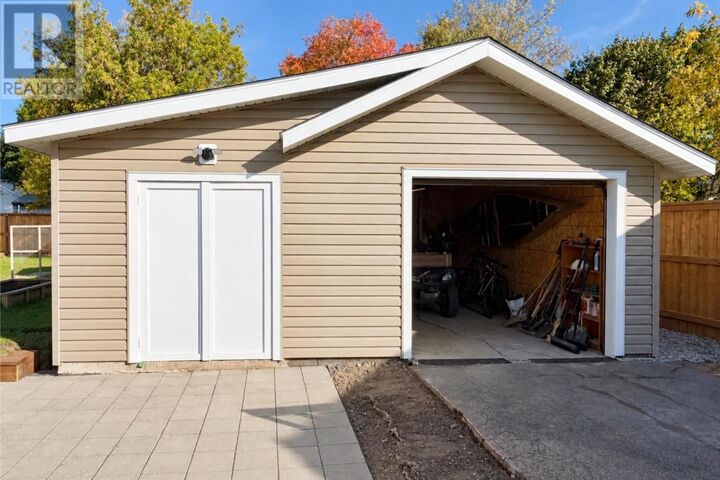 Property Photo:  20 Gladstone Ave S  ON P6B 2R6 