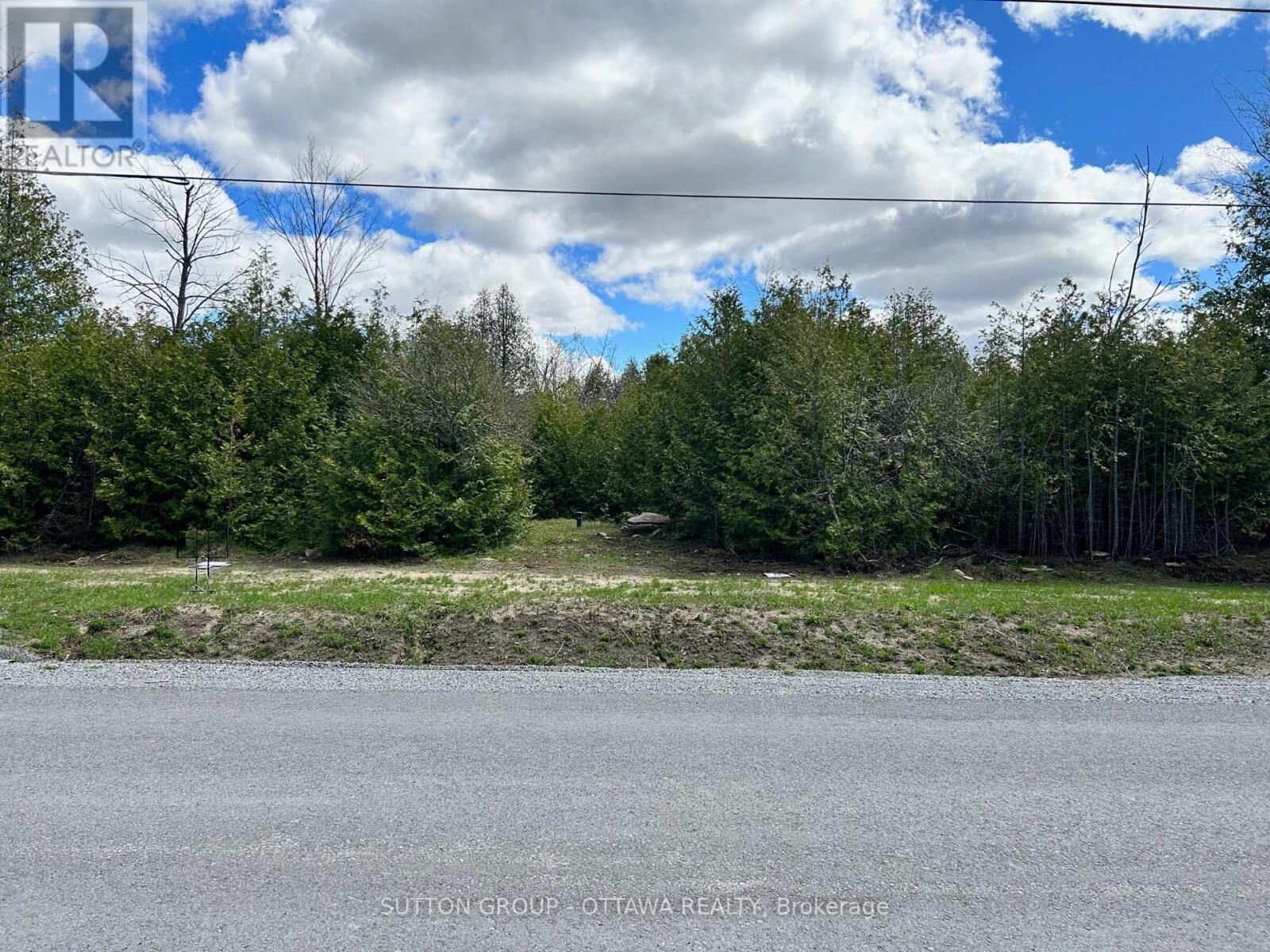 Property Photo:  6256 Nick Adams Road East  ON K4P 1H2 