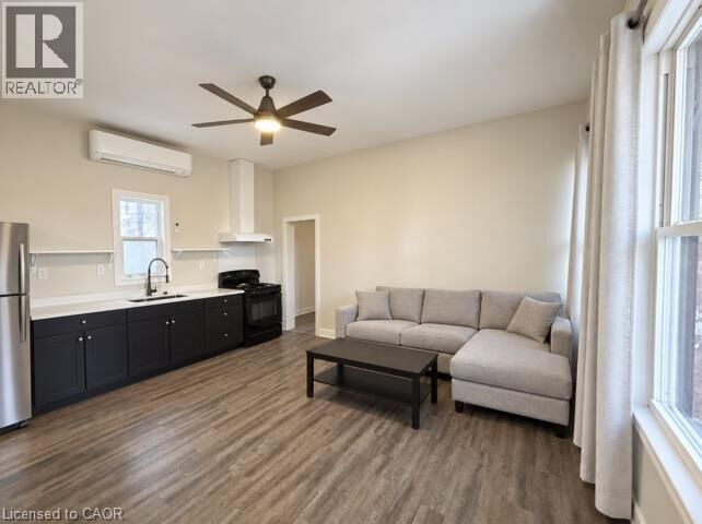 Property Photo:  92 Alfred Street Unit 2  ON N3S 5G2 