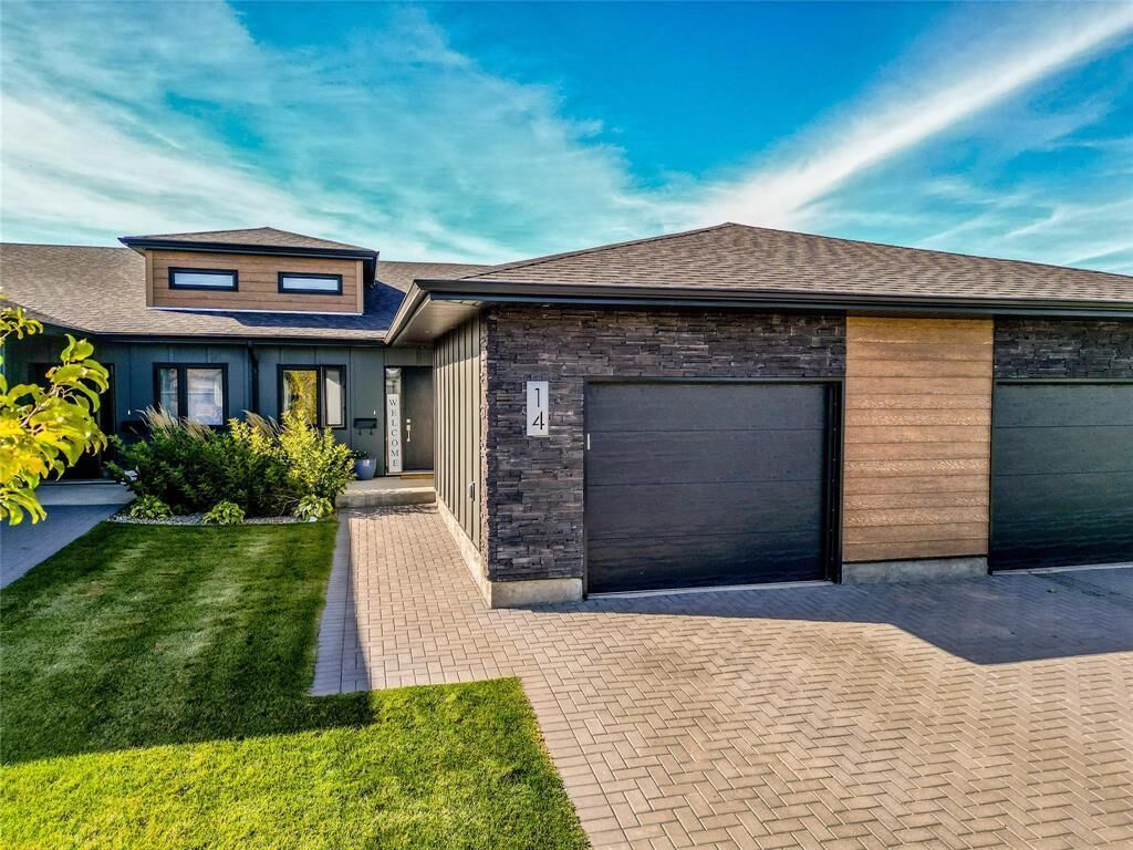 Property Photo:  14 Dietrich Bay  MB R7B 4K4 