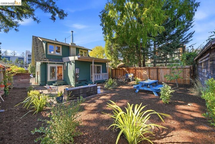 Property Photo: 2705 Walker St CA 94705