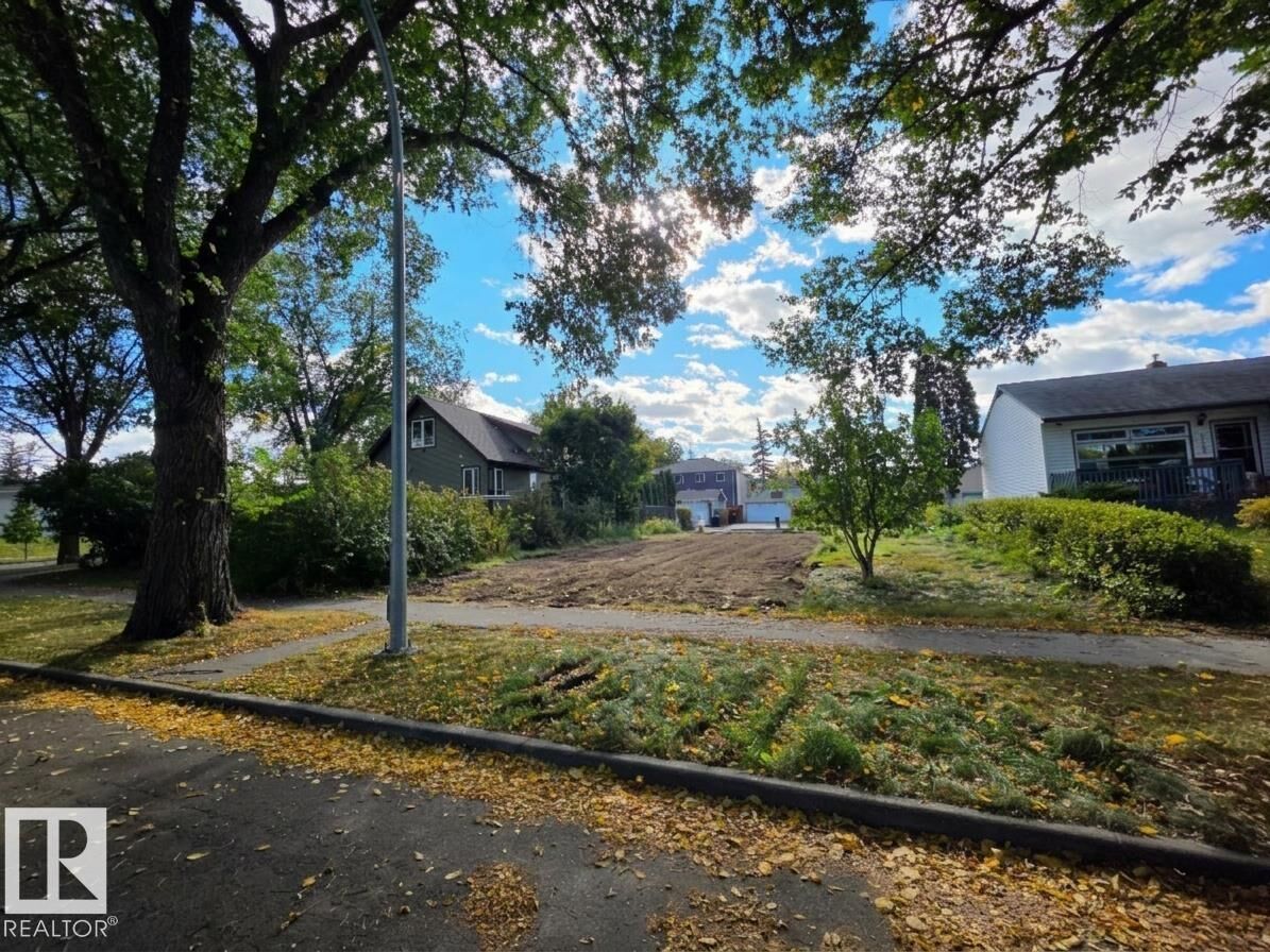 Property Photo:  7615 89 Avenue NW  AB T6C 1N2 