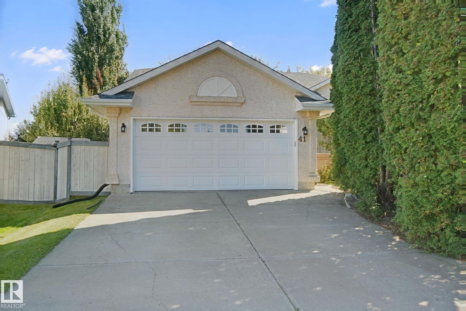 Property Photo: 41 Aspenglen Place AB T7X 3K1