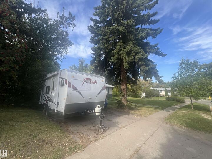 Property Photo:  70 Sunset Boulevard  AB T8N 0N9 