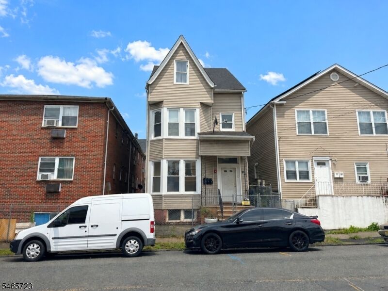 Property Photo:  92 Bloomfield Ave 1  NJ 07503 