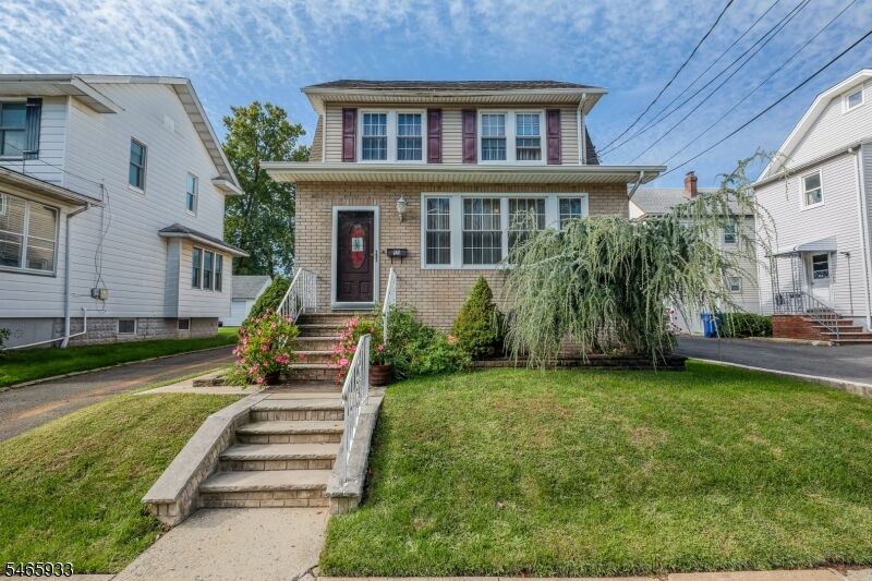 Property Photo:  925 Summit Street  NJ 07036 