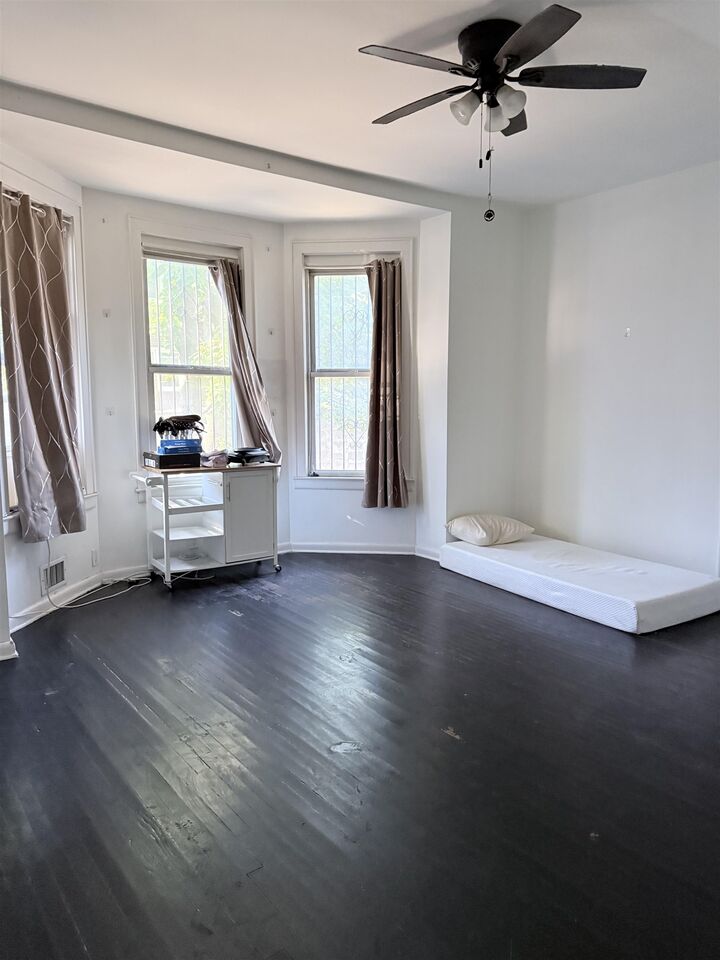 Property Photo:  82 Brinkerhoff St 1  NJ 07304 