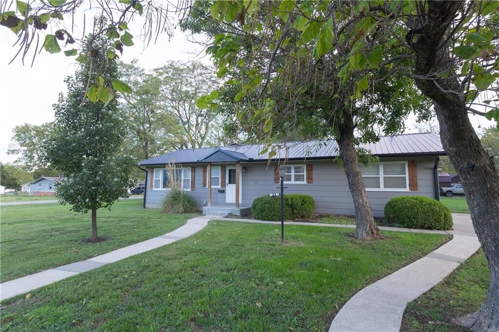 Property Photo:  401 N 4th Street  KS 66748 