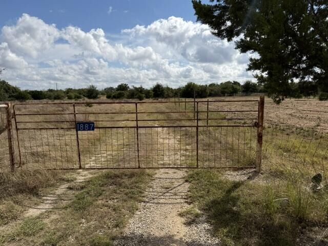 Property Photo:  1887 Lange Rd  TX 78631 