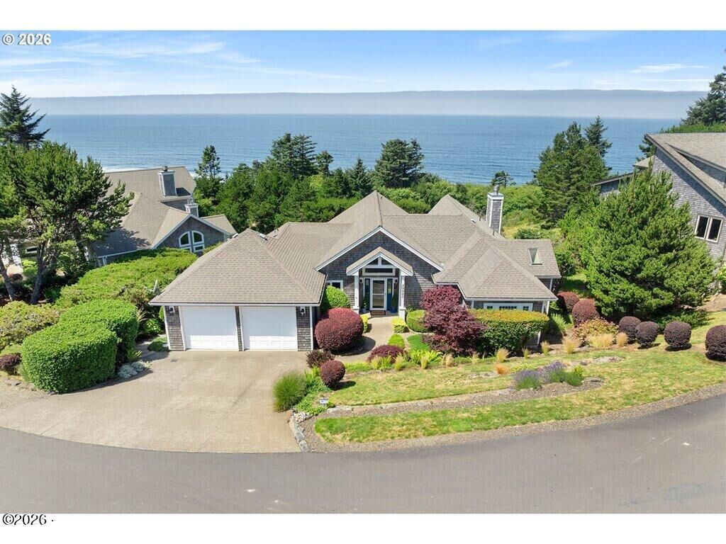 Property Photo: 29980 Nantucket Drive OR 97135