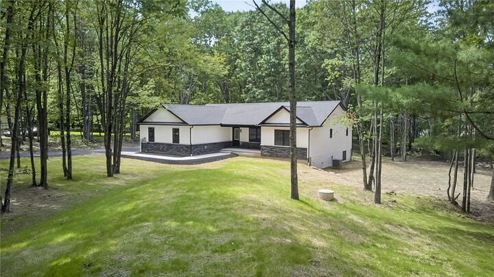 Property Photo:  101 Wilson Court  PA 18353 