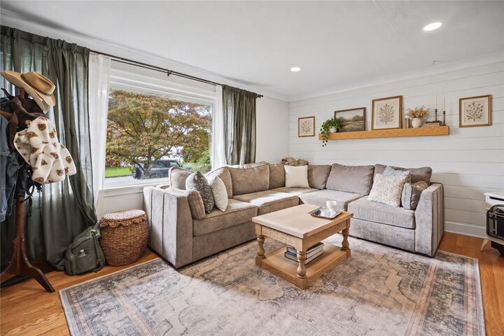 Property Photo:  919 Poplar Street  PA 18036 