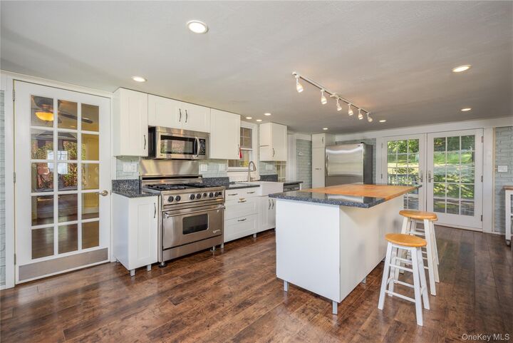 Property Photo:  117 Jay Street  NY 10980 