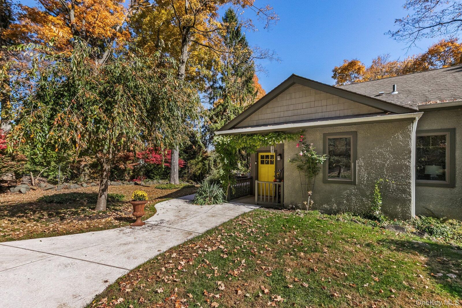 Property Photo:  4 Valley Trail  NY 10520 