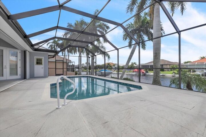 Property Photo:  3517 Dipper Court  FL 33950 