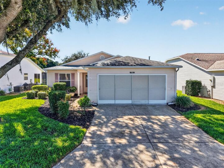 Property Photo: 752 Old Oaks Lane FL 34748