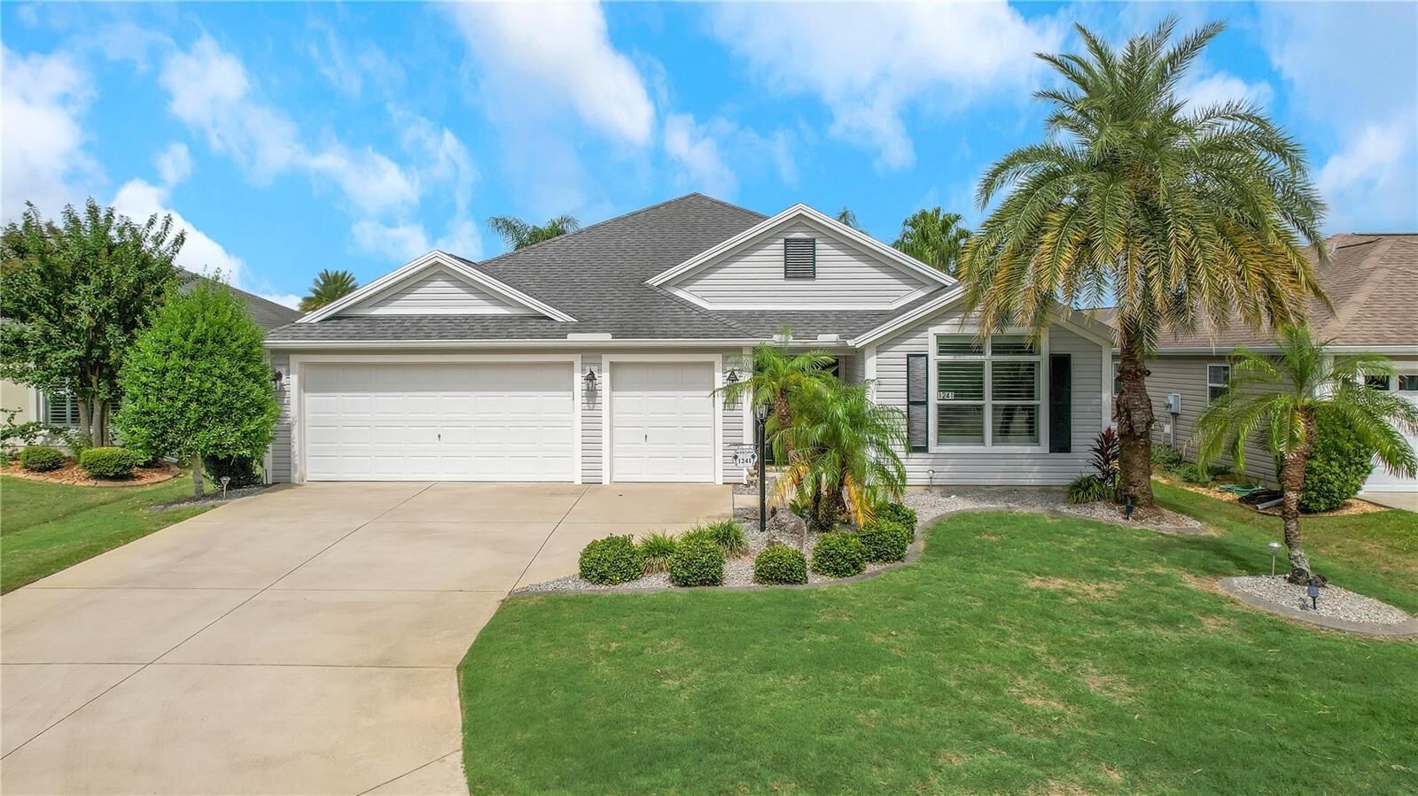 Property Photo: 1241 Tarflower Terrace FL 32163