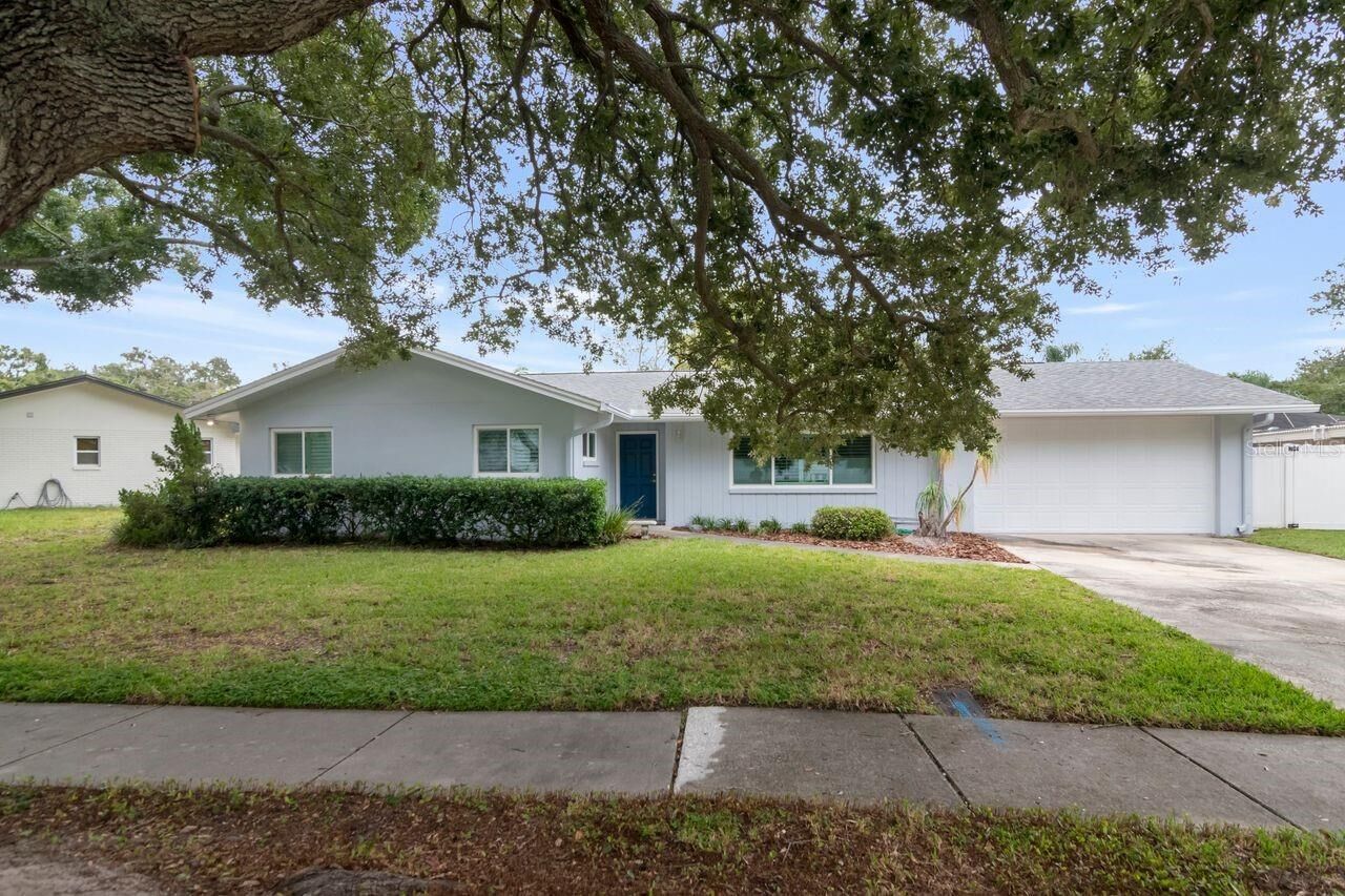 Property Photo: 1113 Glenmoor Court FL 33764