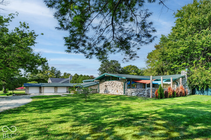 Property Photo: 2112 W Sun Valley Parkway IN 47303