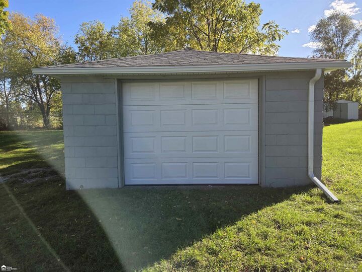 Property Photo:  906 Maple Street  MI 48458 