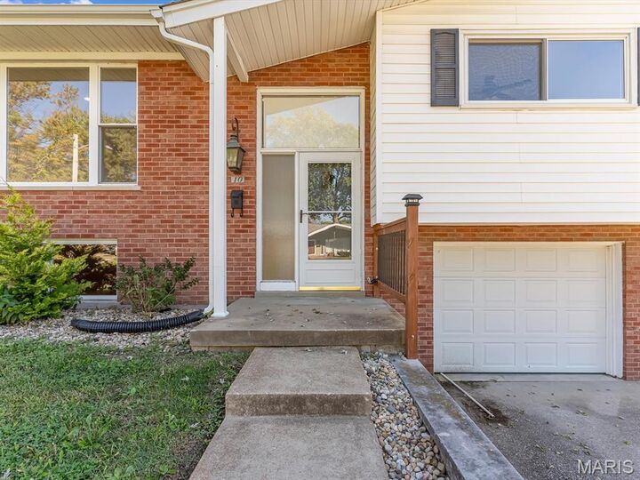 Property Photo:  10 President Way  IL 62226 
