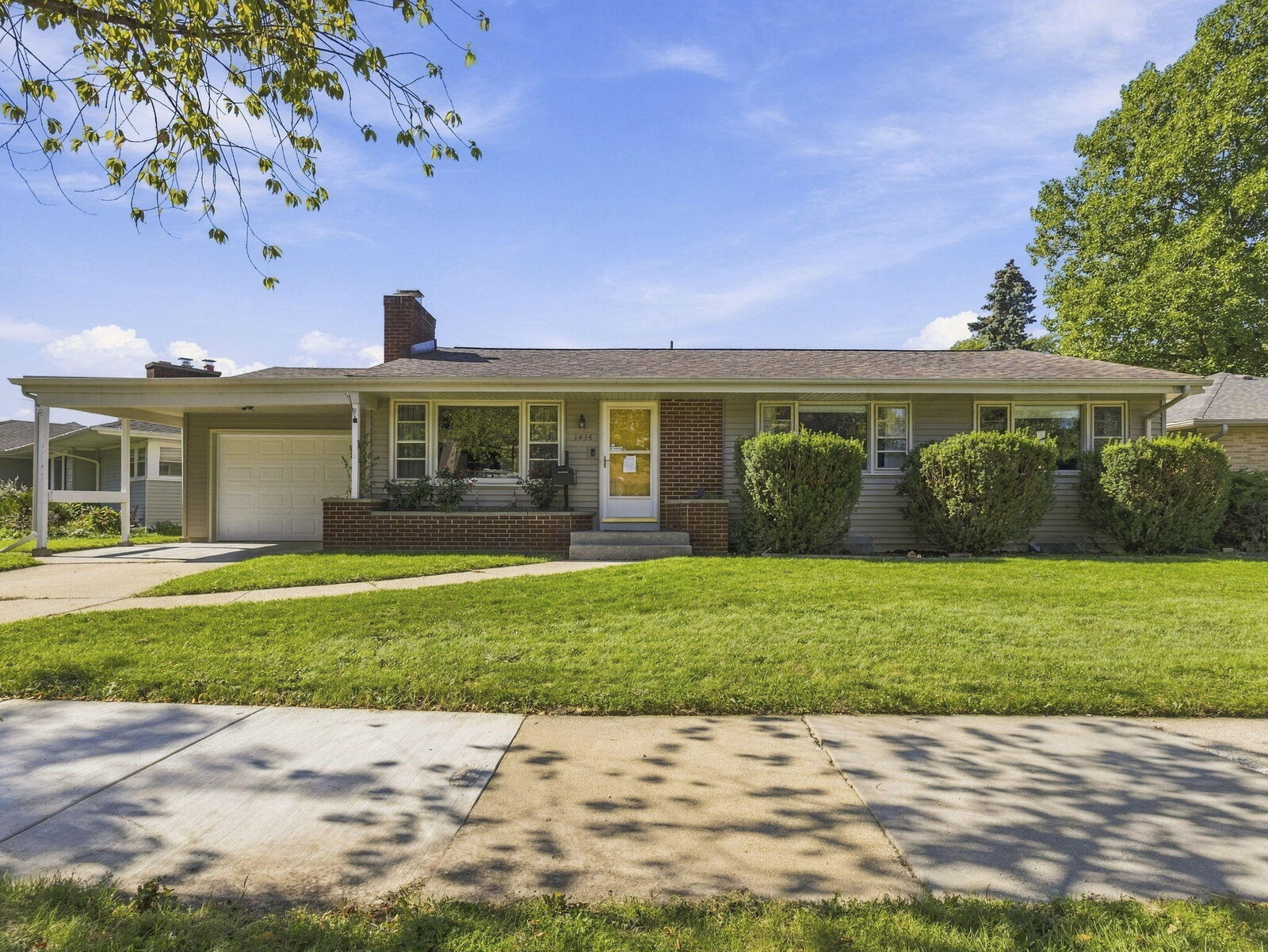 Property Photo:  3434 Saint Clair St  WI 53402 