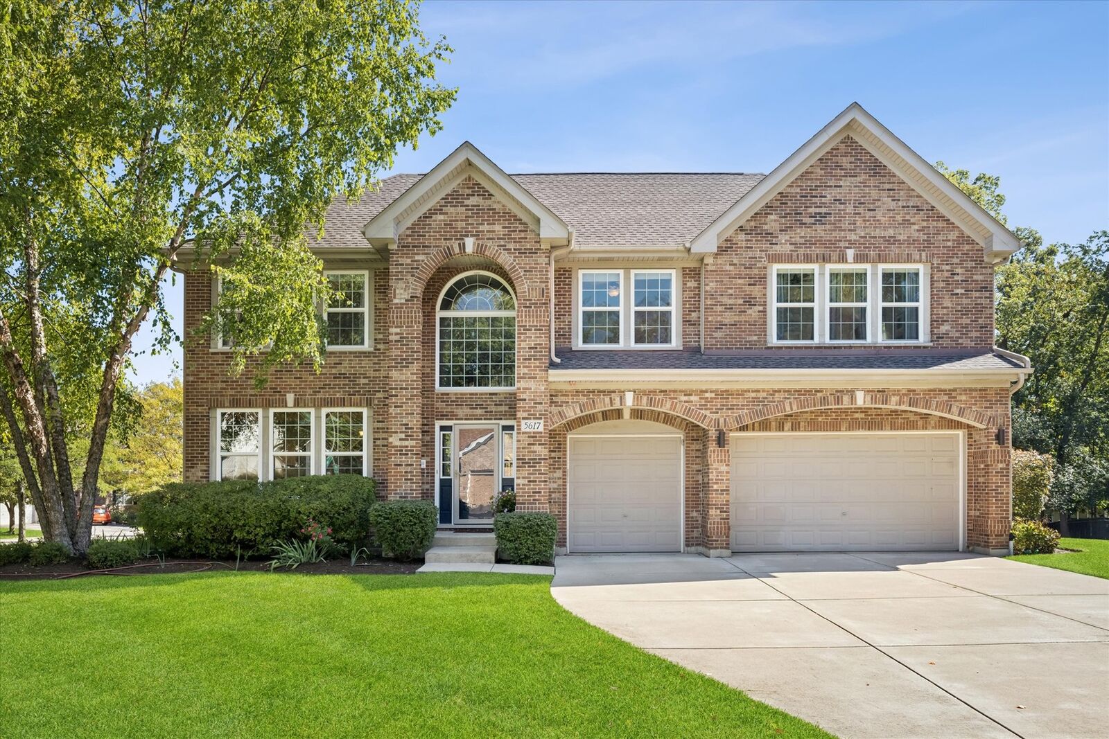 Property Photo:  5617 Red Oak Drive  IL 60192 