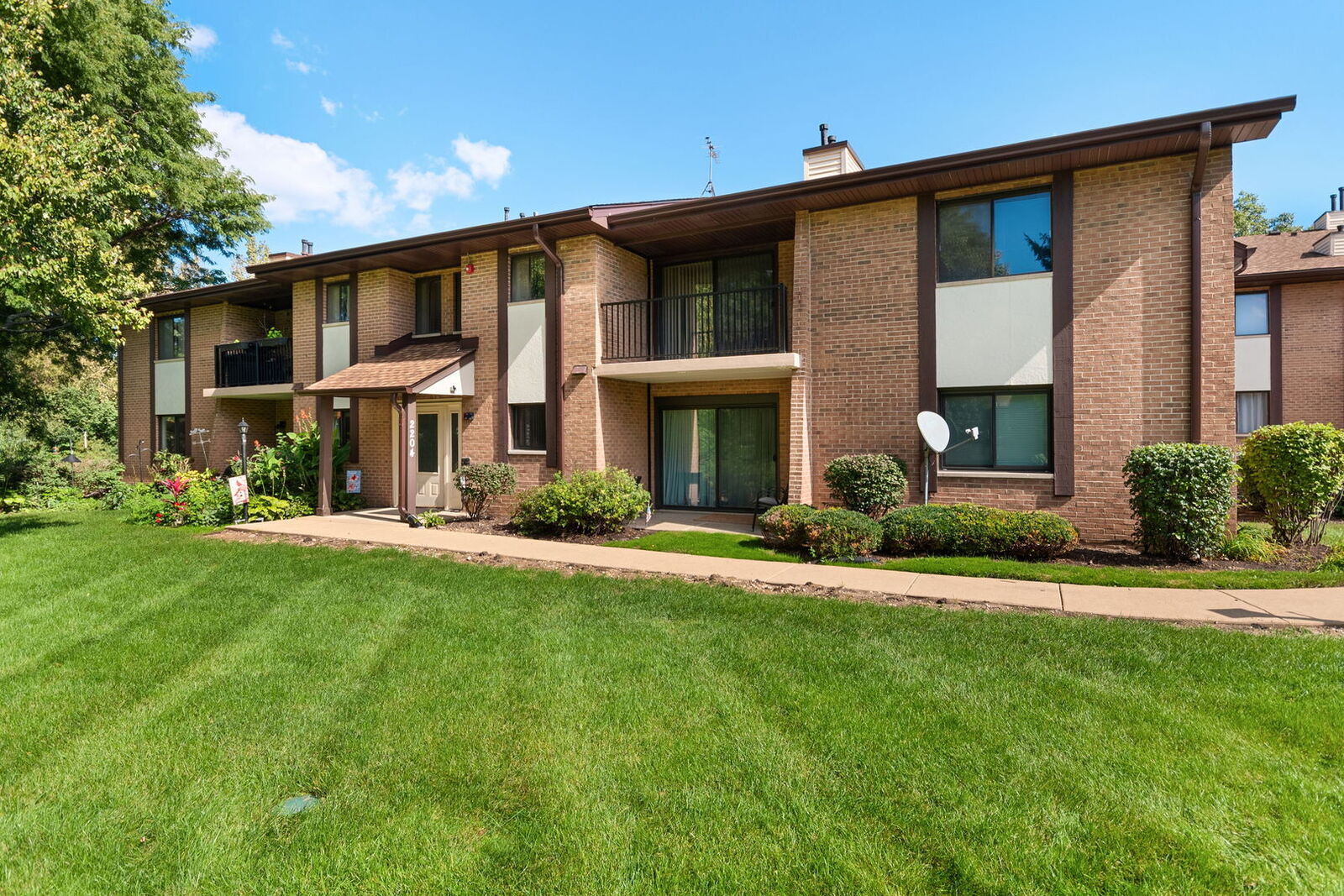 Property Photo: 2204 Wharf Drive 2308 IL 60517