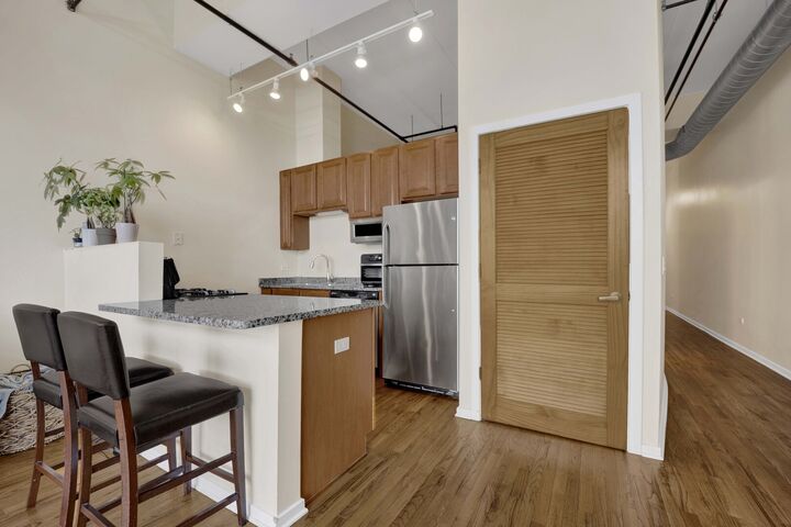 Property Photo:  1645 W Ogden Avenue 718  IL 60612 