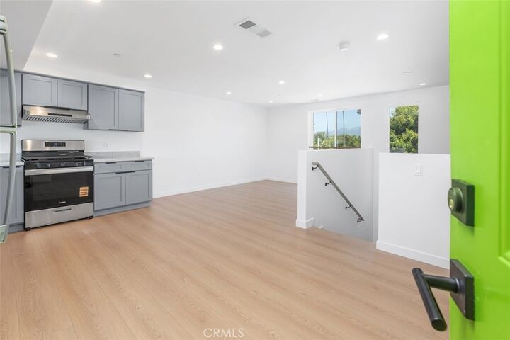 Property Photo:  176 N Catalina Avenue 403  CA 91106 