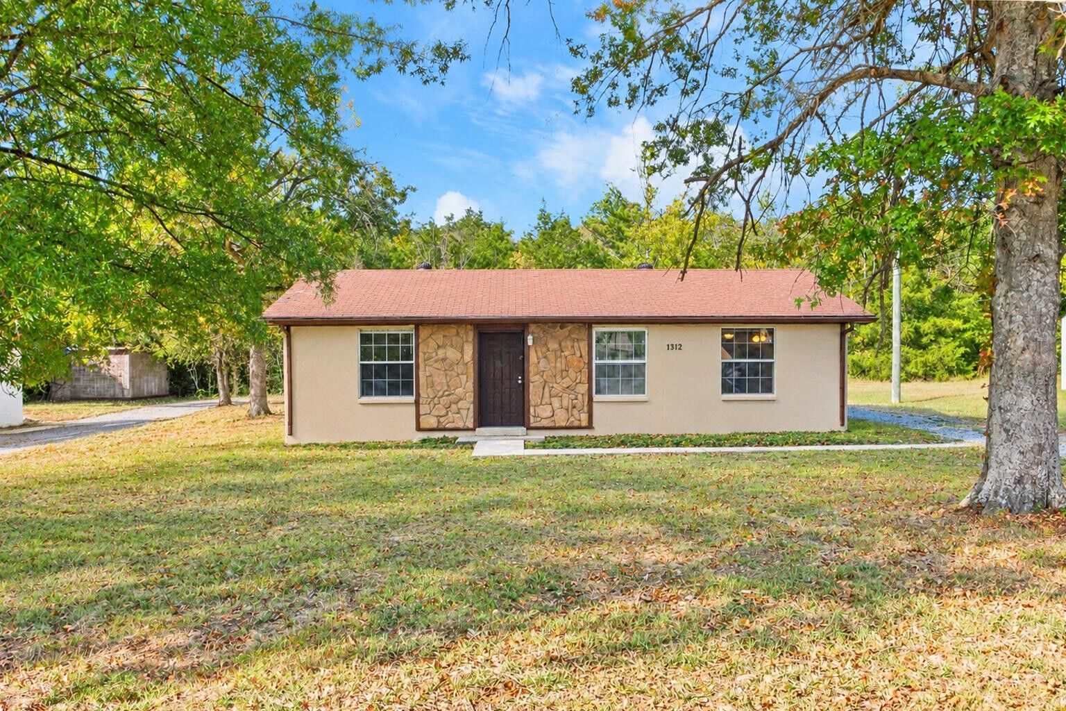 Property Photo: 3312 Kings Ln TN 37218