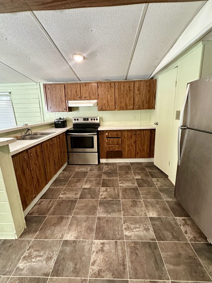 Property Photo: 308 Poplar St TN 37166