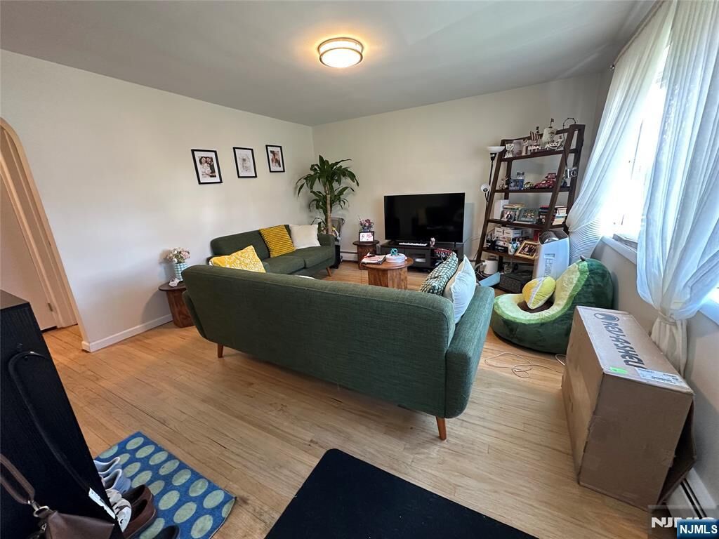 Property Photo:  18 Melrose Avenue 1  NJ 07031 