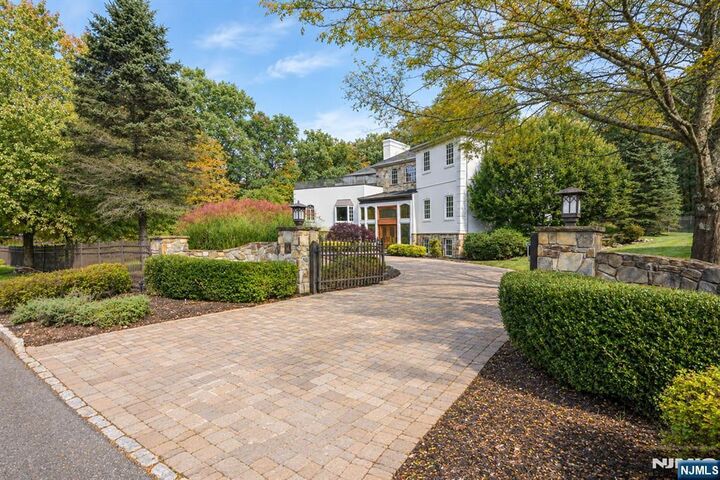 Property Photo:  4 High Mountain Drive  NJ 07045 