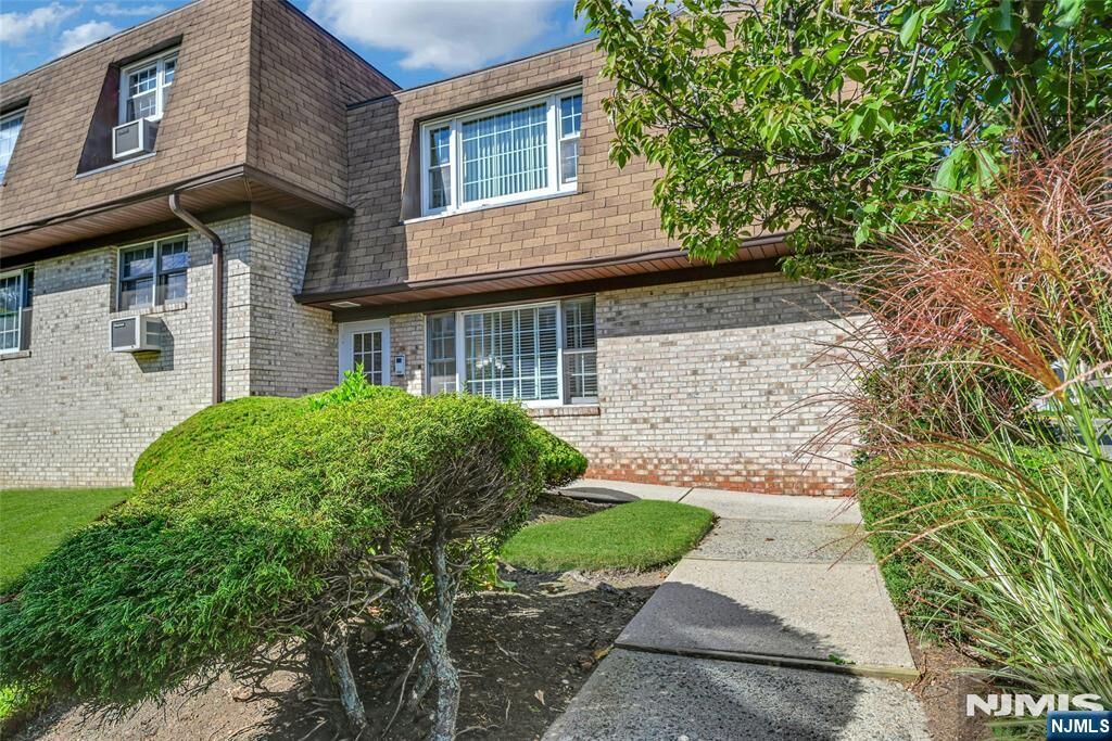 Property Photo:  180 S Washington Avenue B1  NJ 07621 
